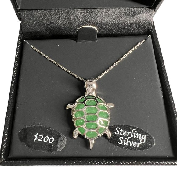 NIB Macys Sterling Silver Dyed Jade Turtle Pendant 18 inch Necklace - Picture 2 of 12